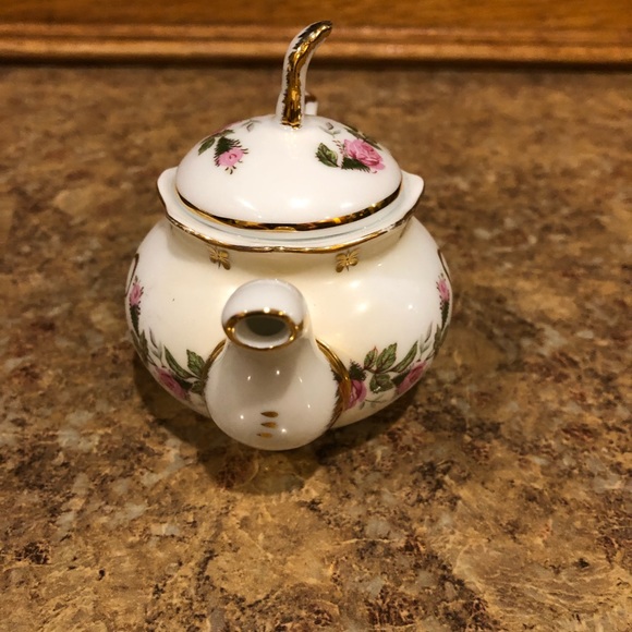 Victoria's Garden Mini Teapot, Pink Roses **Too Cute & Adorable** - Picture 5 of 7
